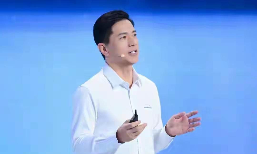 宝子们！昨天百度世界大会的瓜，我替你们嚼碎了——李彦宏宣布：咱们的自动驾驶“老熟