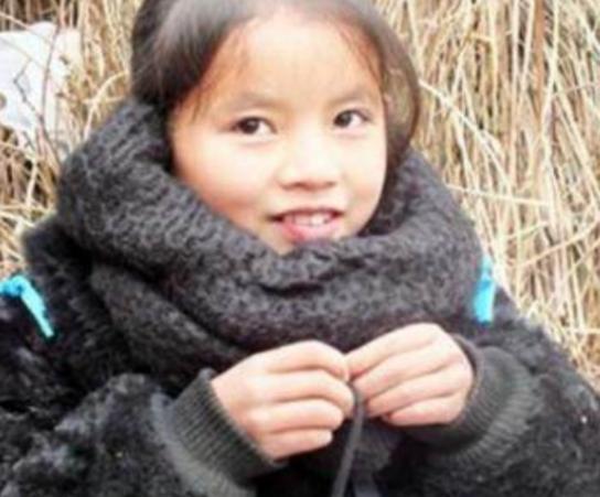 2001年，李老汉收养了一个哑巴姑娘，捡废品把她养大，花9万供她上大学，谁料，8