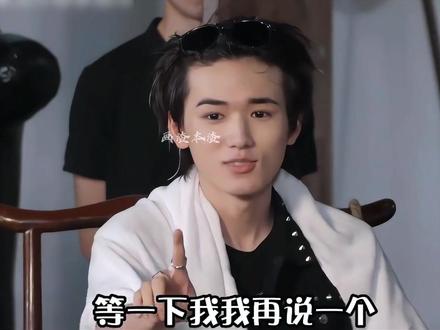 宋亚轩萌趣解读：大人的世界我不懂 他们怎么什么都吃过