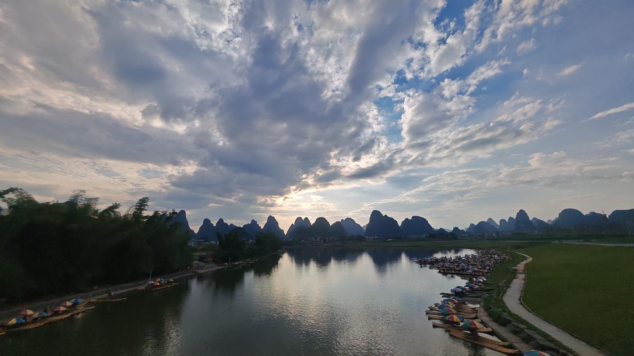 晒图笔记大赛大美阳朔：阳朔湾淺夏的日出与日落。（手机摄影）
