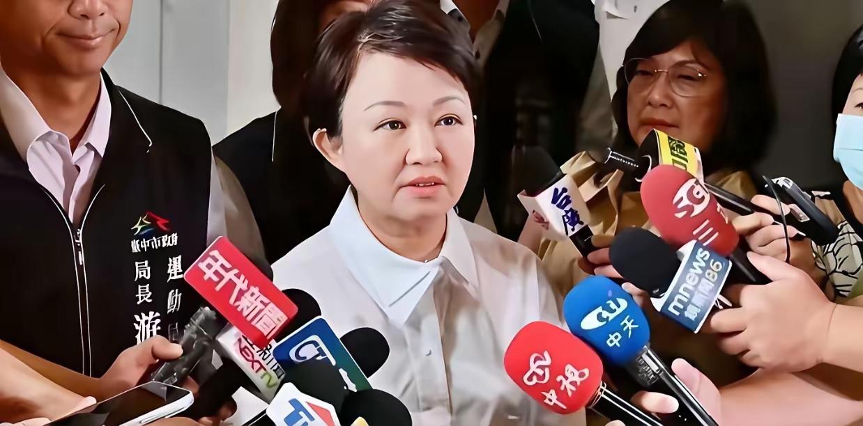 尹乃菁，不想辞职了说好要走的人，现在不走了。这事可有意思了。尹乃菁前几天