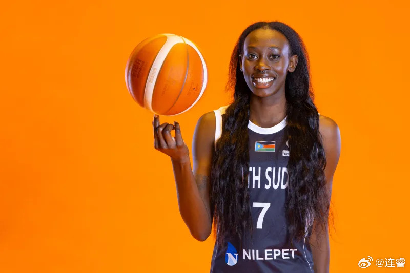 南苏丹女篮的运转球思路很清晰，打的蛮流畅的。就是球员的终结质量没那么好，这限制了