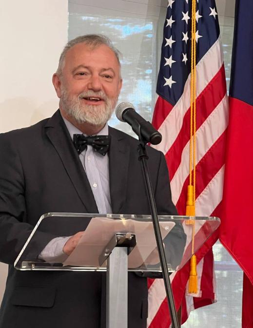 急了，捷克喊话中国！当地时间1月15日，捷克新任总理巴比什的国家安全顾问克莫尼切