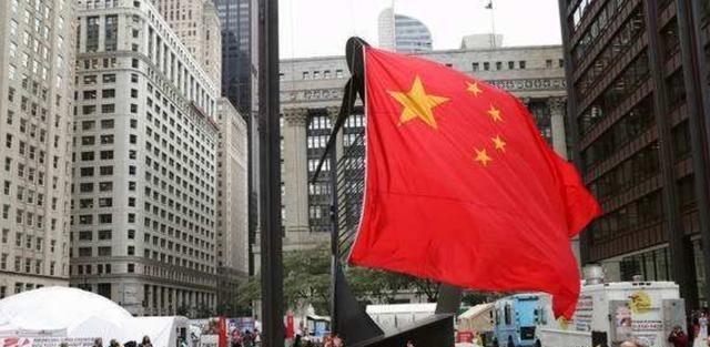 1988年4月，中国代表团到印尼参加雅加达国际会议，第三天下午出事了：大楼前旗杆