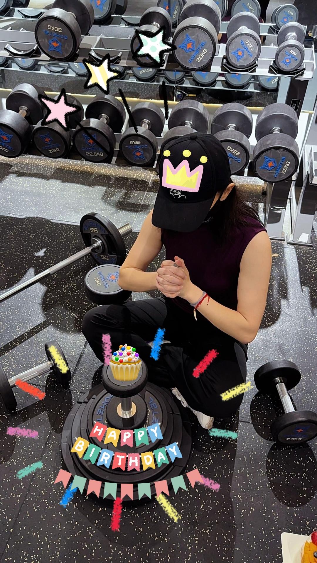 “ ˗ˋˏ🎂ˎˊ˗ +① 今天不健身 今天吹蜡烛✌︎”