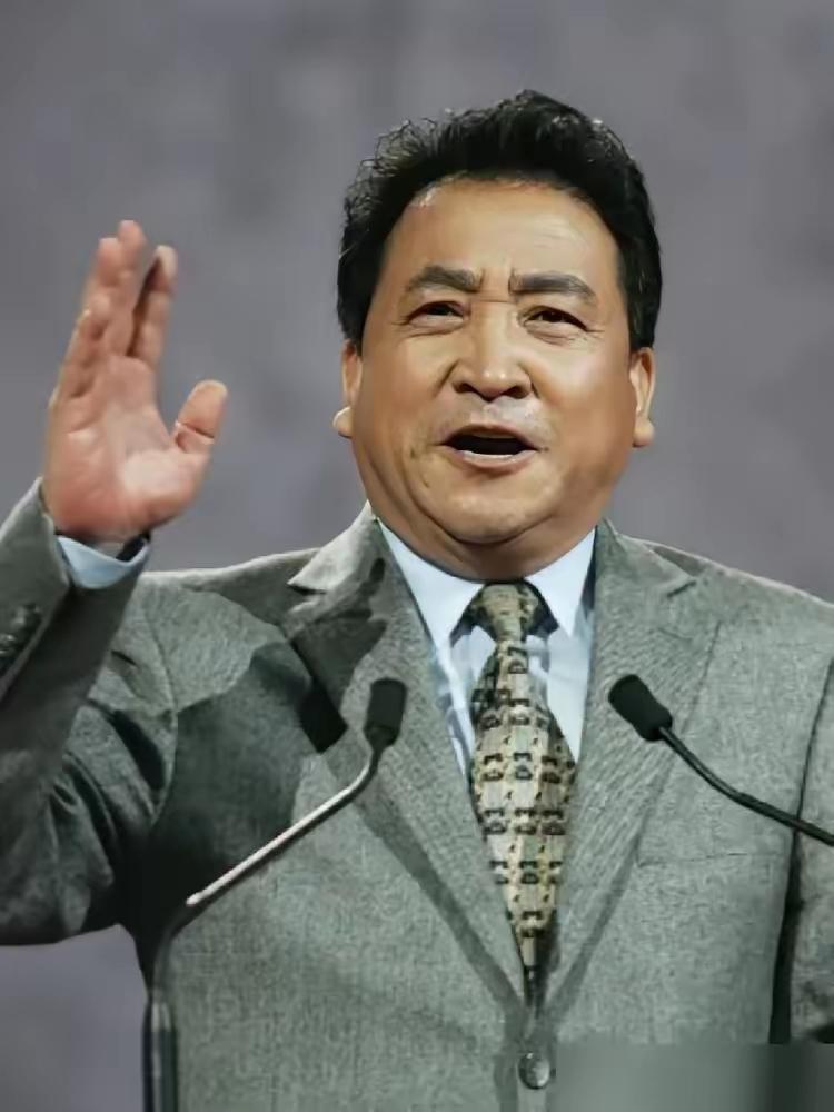 图一是网友编写的姜昆创作过的相声名单，以说明姜昆不仅是个优秀的相声表演艺术家，还