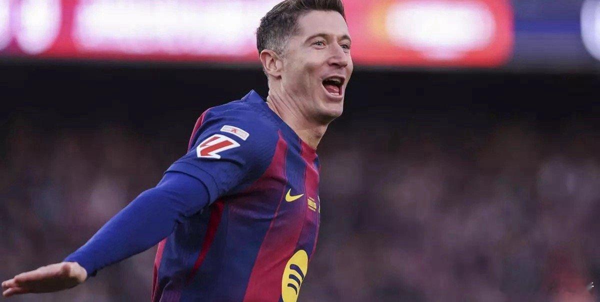 据西班牙《每日体育报》报道，上周六，莱万的经纪人与巴萨高层进行了会谈，据悉，莱万