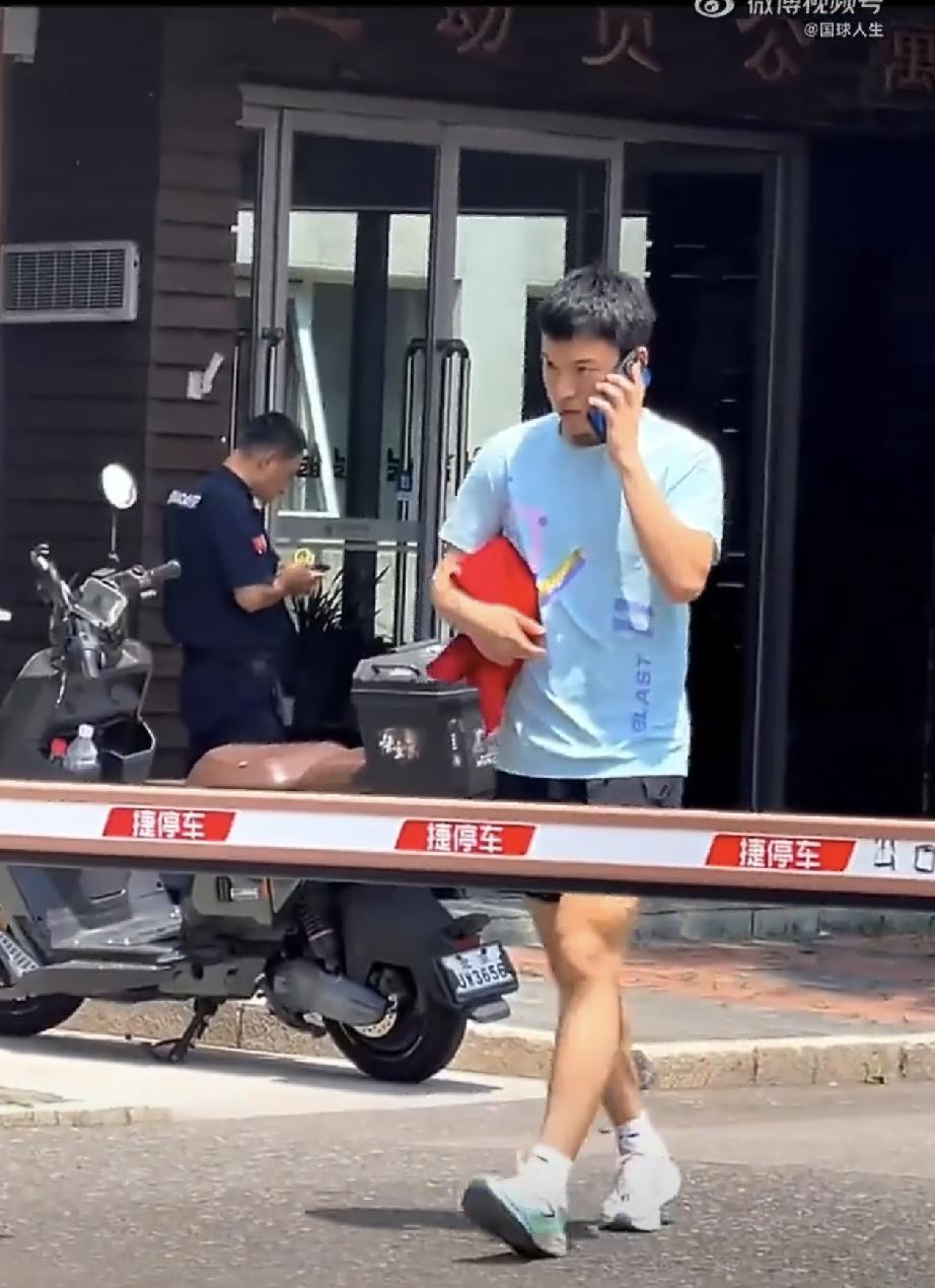 今天国乒选手“集体撤离”体育总局[大笑]！国乒这是要放暑假了吗[捂脸哭]？今天