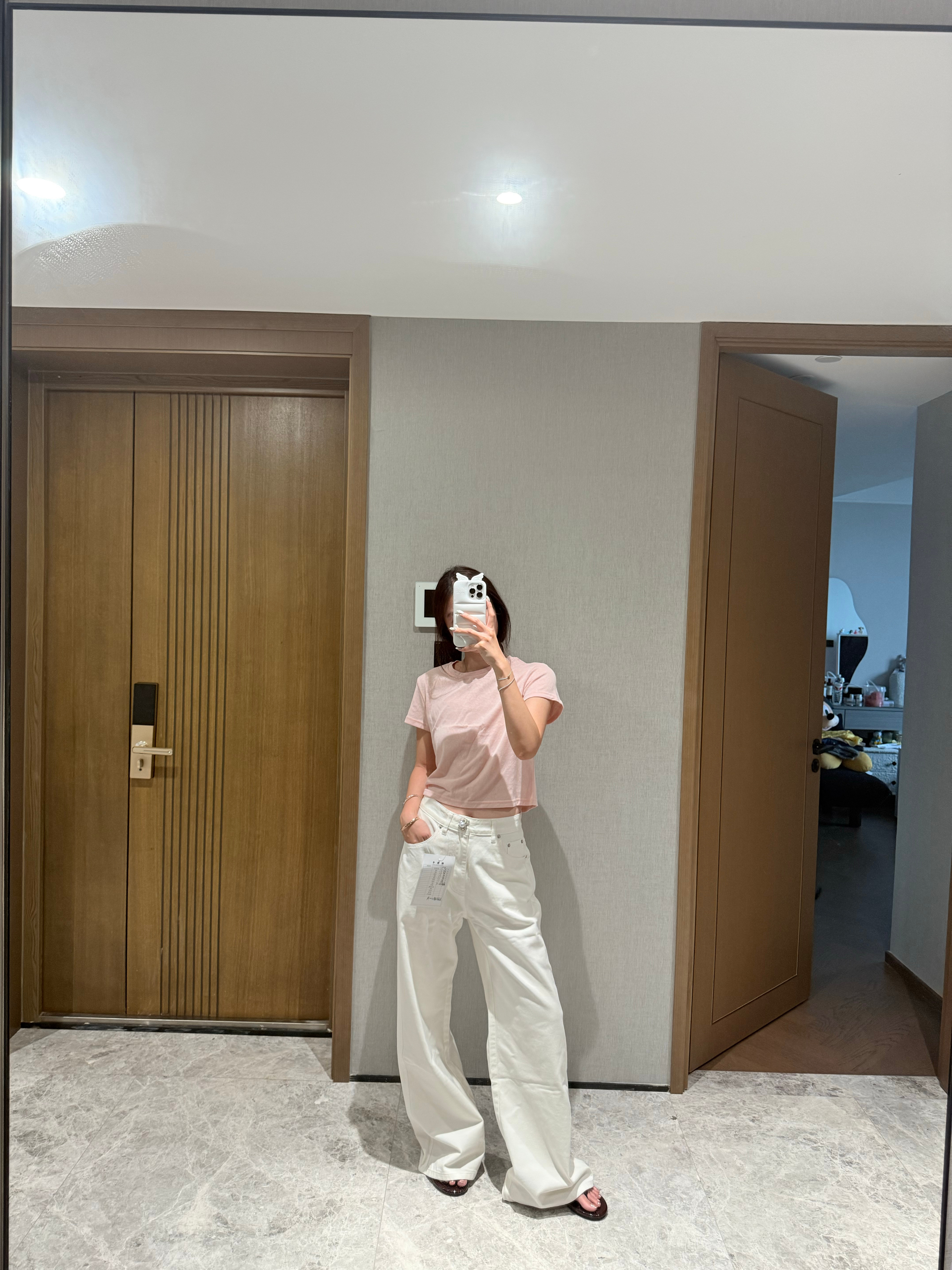 哈哈哈哈哈哈哈哈哈我的白短袖到了[doge]配一配​​​