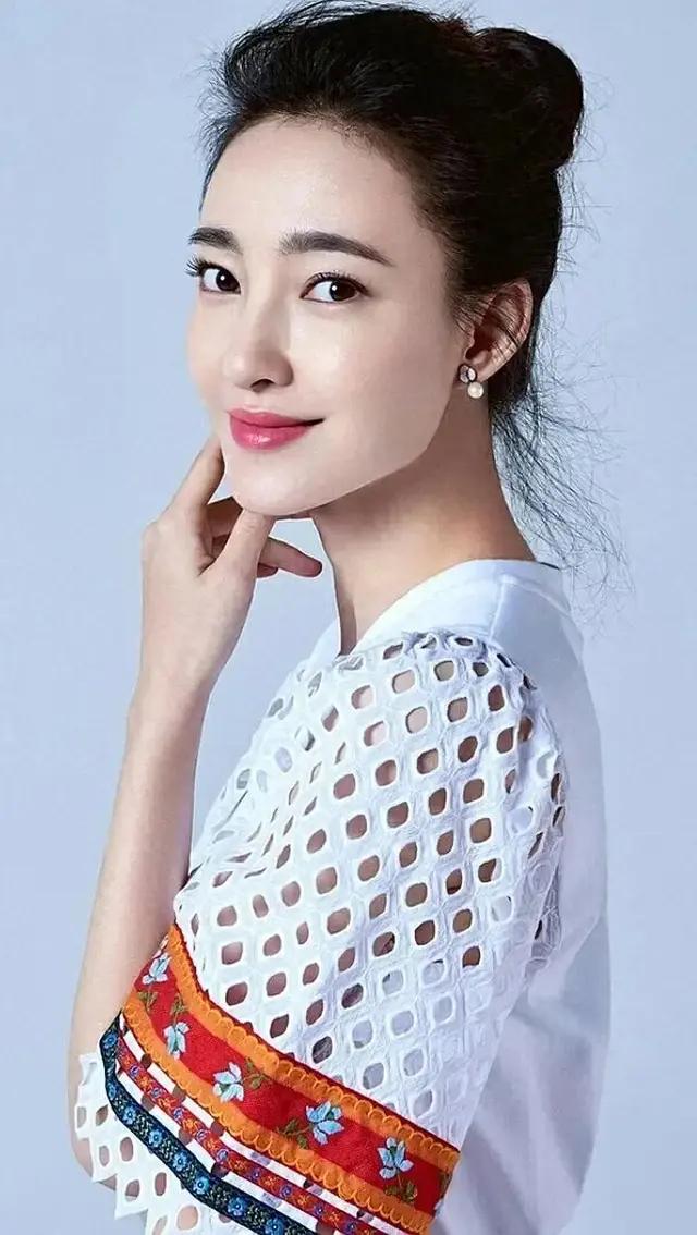 王丽坤禁欲系写真惊艳时光，清冷气质太抓人事业上的王丽坤，凭借《美人心计》出