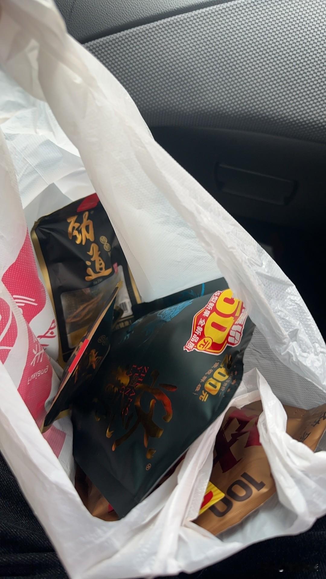 同事嚼槟榔嘴巴都快张不开，需要挂水的地步，还是没有决心戒掉，这样看来我的毅力相当