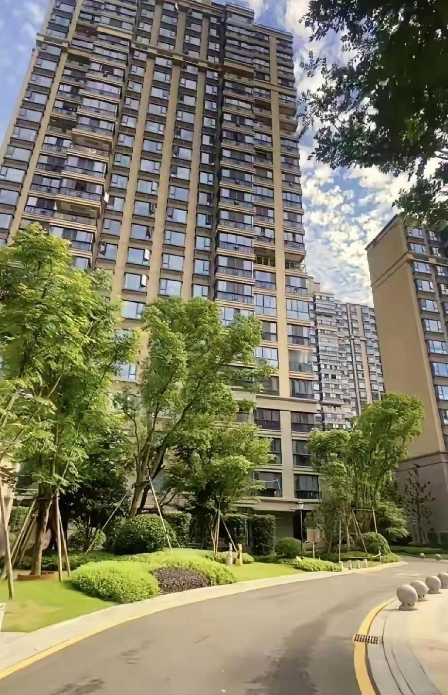 男子买了一套房，花了100万，他高兴地交税过户，不料却被告知要按125万交税，男