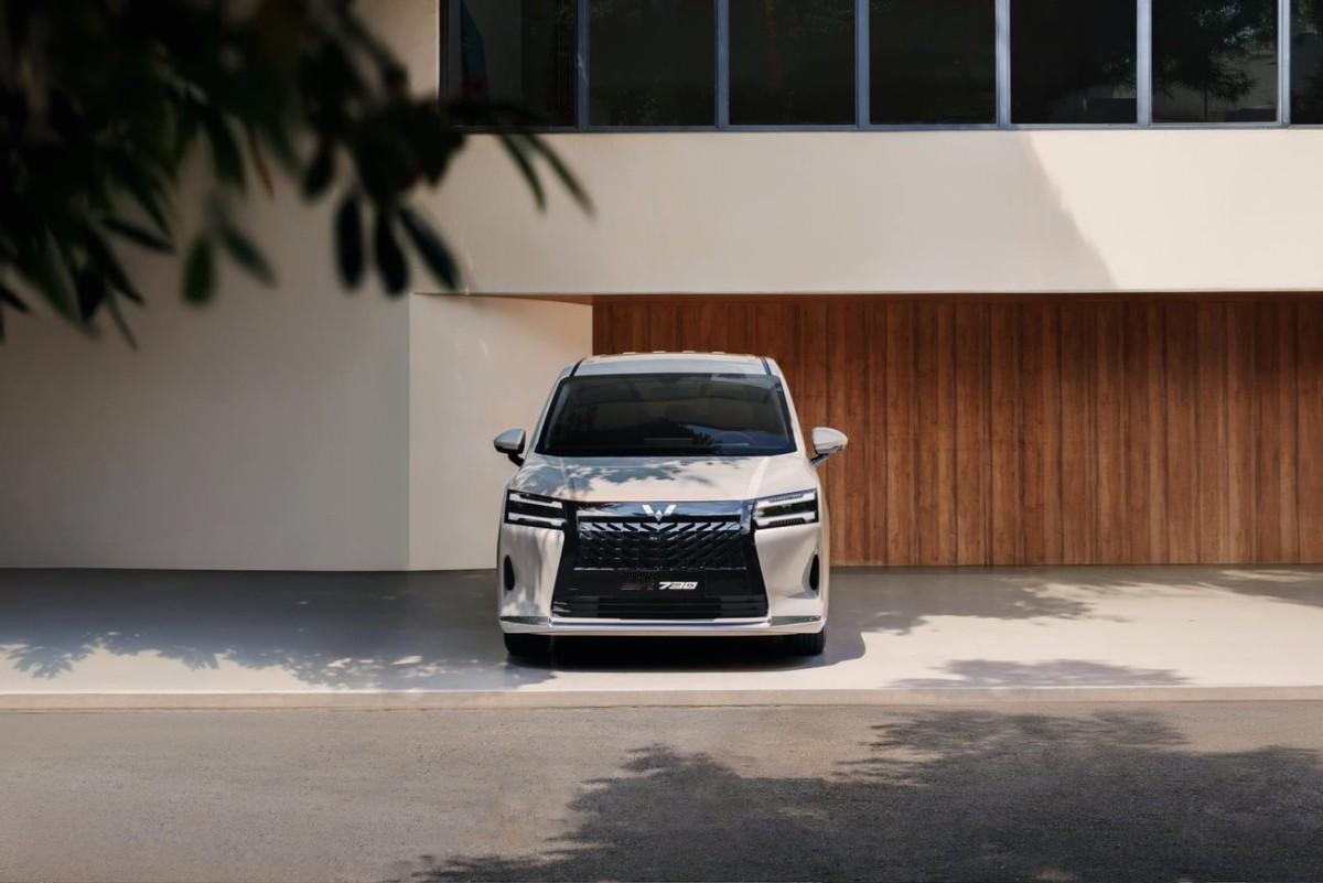 最近刷到个热评：“别人家混动还在自我介绍，五菱的星光730已经拿双证毕业了！”