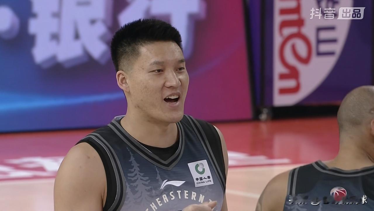 长白山恩都里大将曾繁日真是太全能了！在今天长白山恩都里主场迎战浙江方兴渡的比赛中