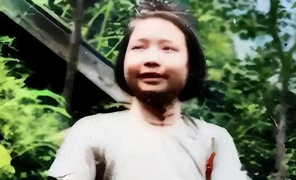 江姐与杨开慧后代成亲家，24年后真相让人泪目一张泛黄的老照片，江姐抱着三岁的彭