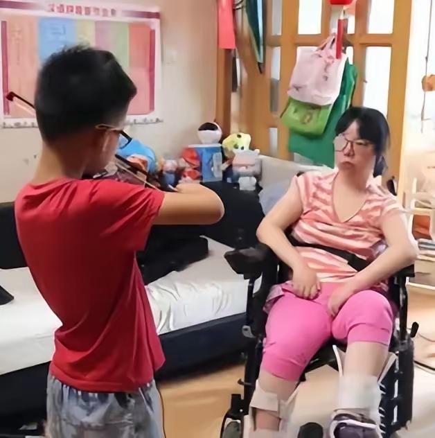 2012年，安徽一位30岁的医学博士王磊，原本正怀着孕，却突然因为脑干出血倒下，