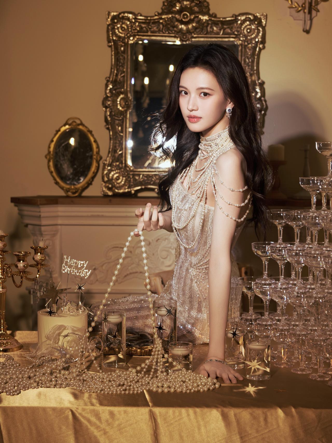沈羽洁生日画报，优雅小美女！