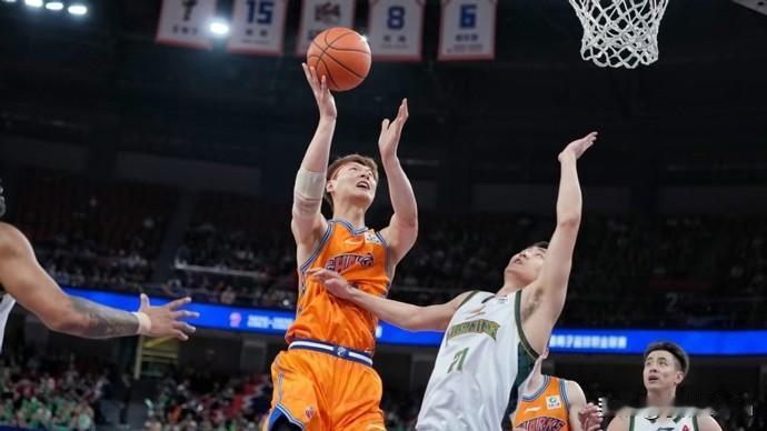 豪取22连胜+赛季主场全胜4月20日，CBA常规赛第41轮，上海久事男篮主