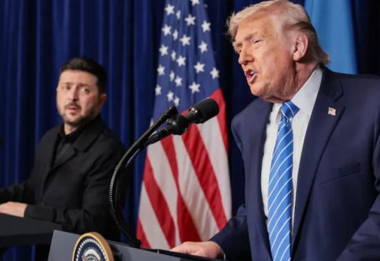 俄乌罕见各退一步，普京松口领土谈判，留了个保命招数普大帝与泽连斯基都在为变局做