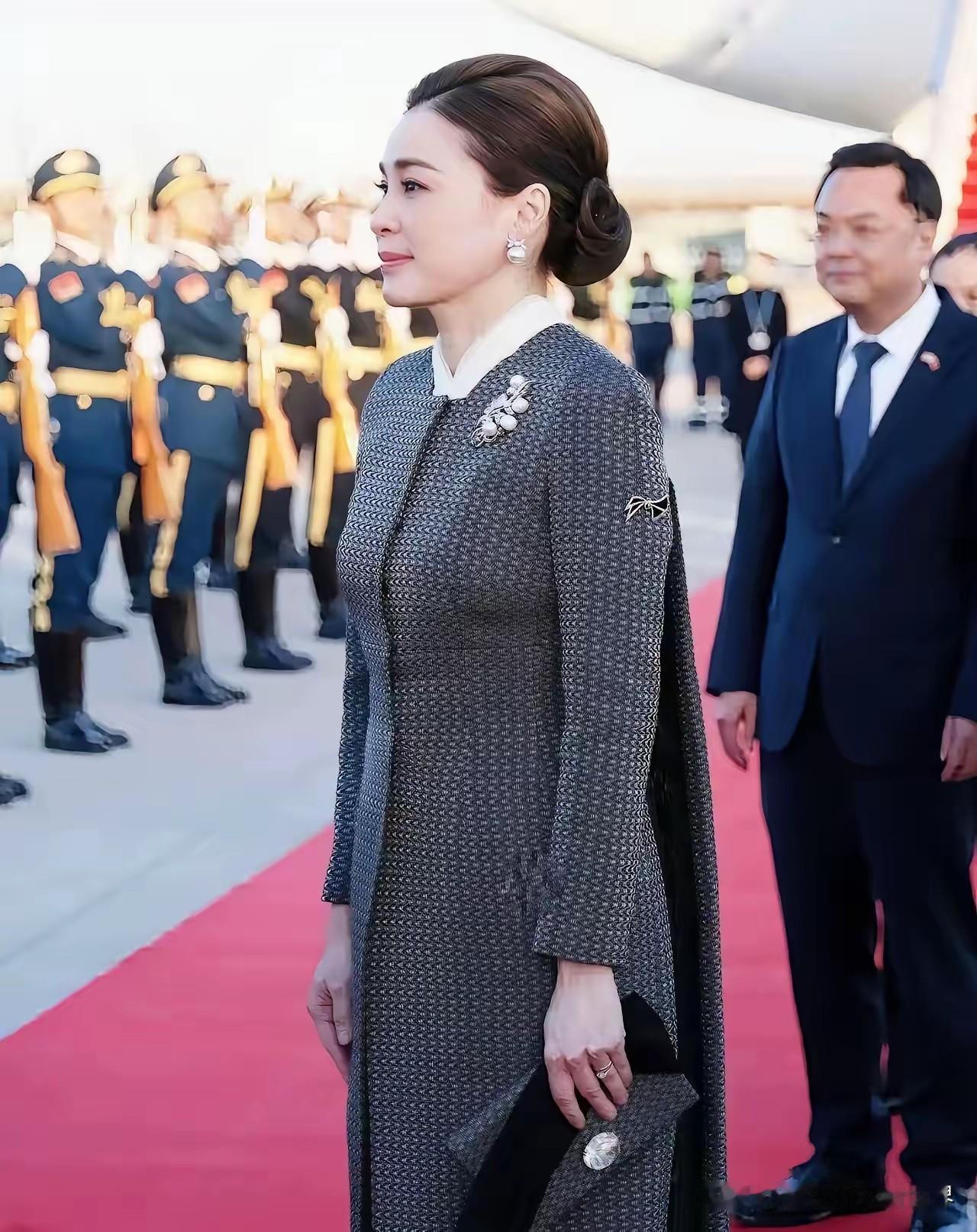 晒图笔记大赛泰国73岁的玛哈·哇集拉隆功国王与47岁的素提达王后访问中国，二人同