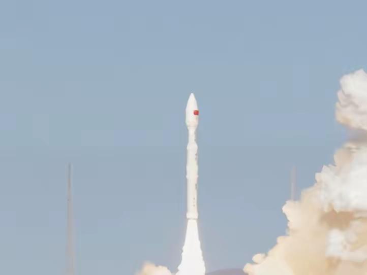 11时32分，东风商业航天创新试验区的地平线被一道火光撕裂。楚天二号双星，这对技