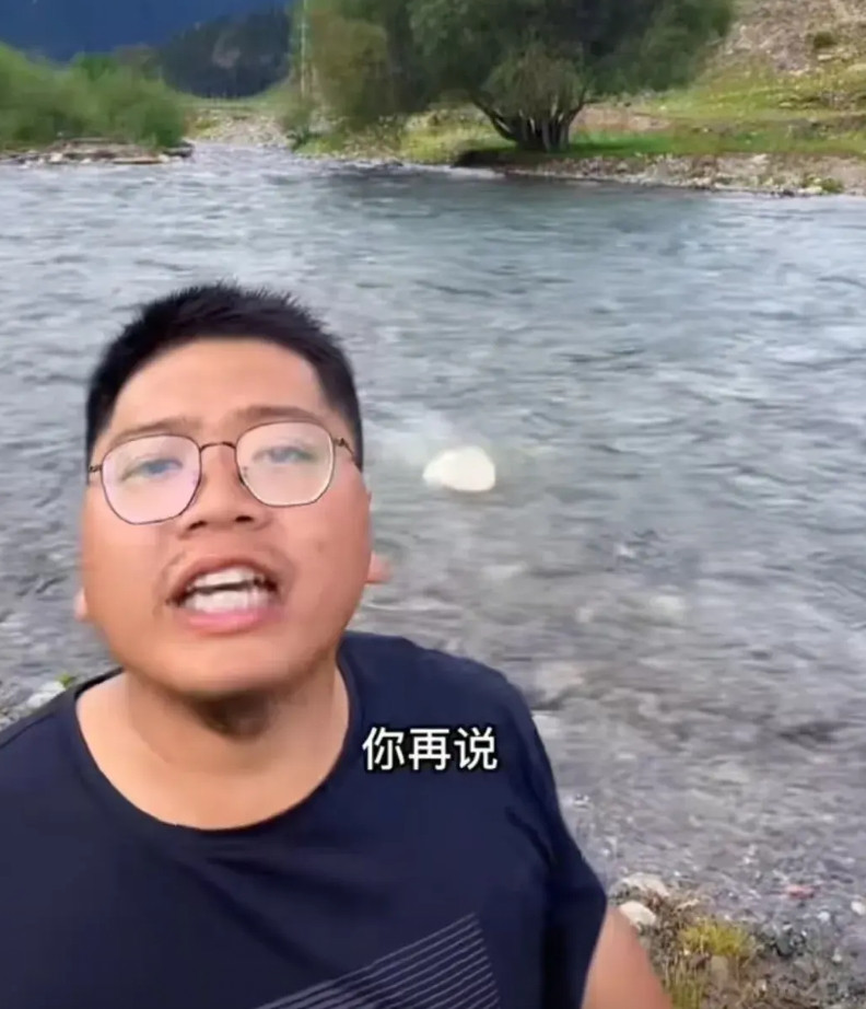 “疆域阿力木”这个人完全不禁扒，因为一查你就会发现他塌房是迟早的事，吃相太难看了