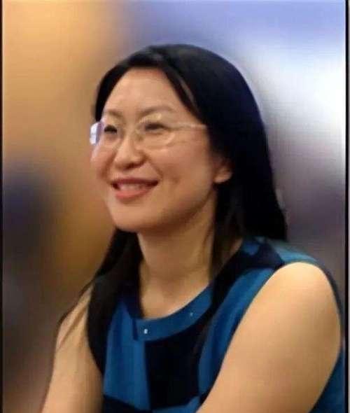 “你要是能怀孕，我们就结婚”！2006年，英国69岁亿万富翁爱上中国33