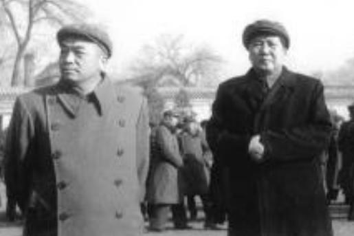 1971年国庆，73岁彭德怀收到两斤桃酥一罐午餐肉，知晓是总理安排，硬汉元帅当场