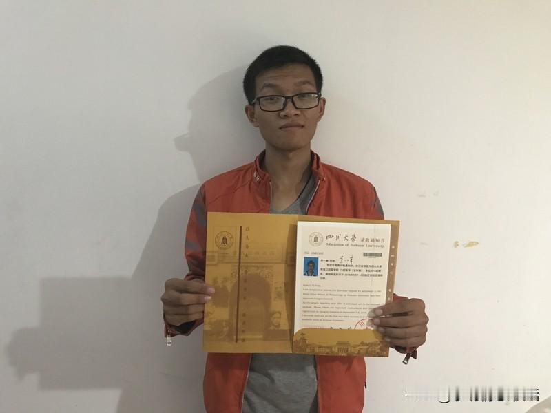 16次参加高考的“钉子户”唐尚珺，咋突然不“疯”了？家人们，还