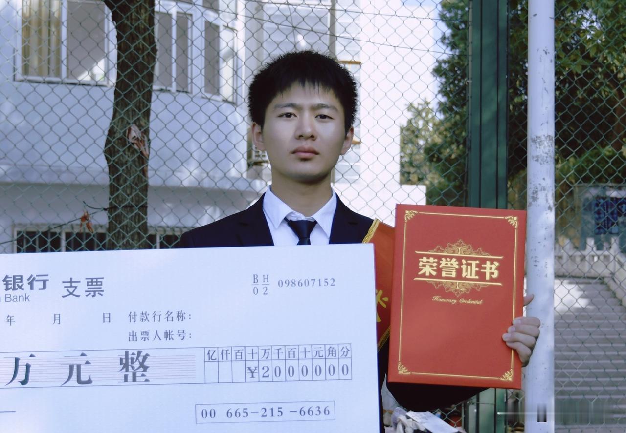 沪上翘楚，数锋问鼎——2026年上海高考最高分学子专题通讯报道2026年上