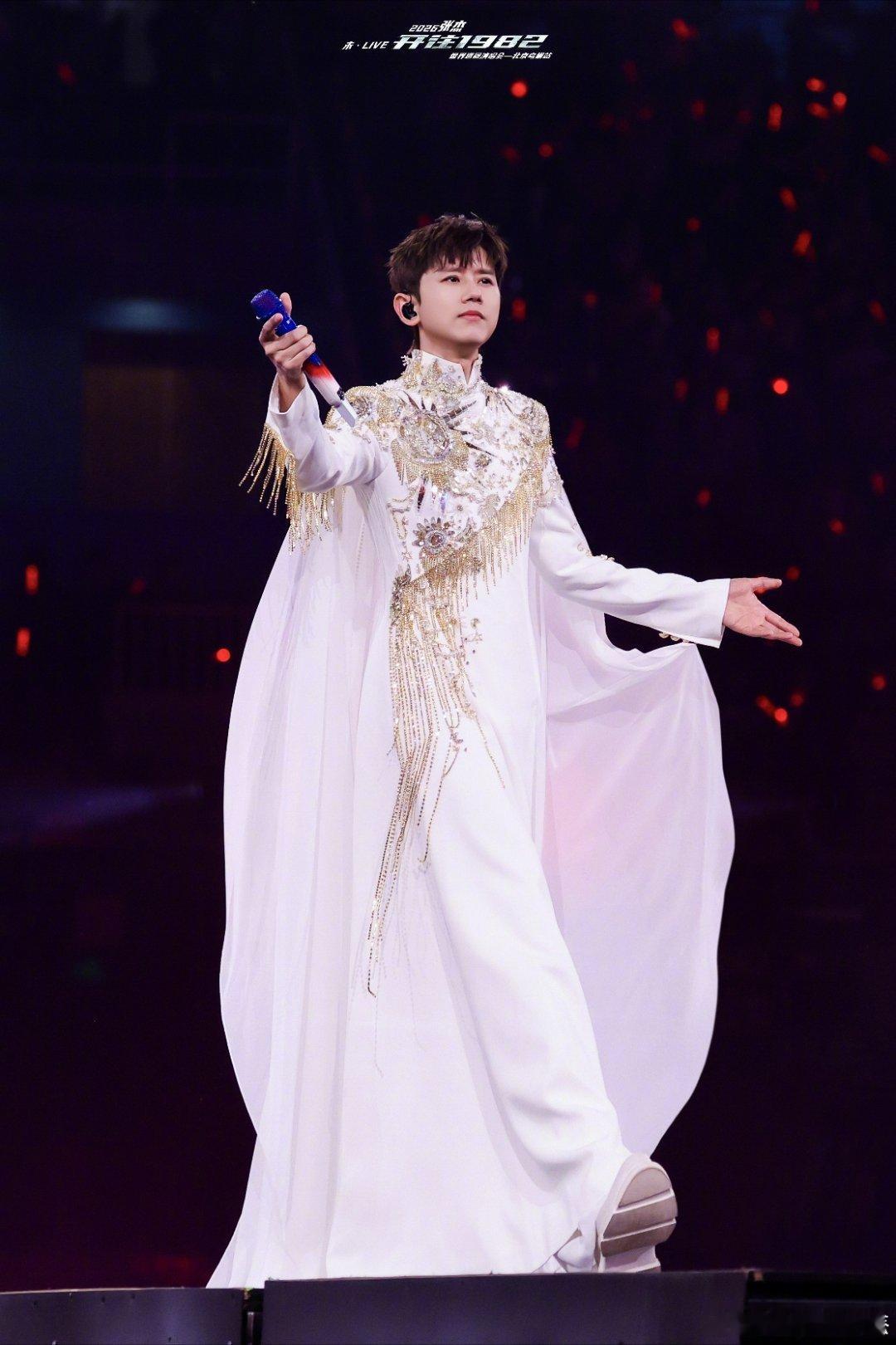 张杰鸟巢16场收官华语演唱会天花板！张杰鸟巢16场完美收官，每一秒都是巅峰。