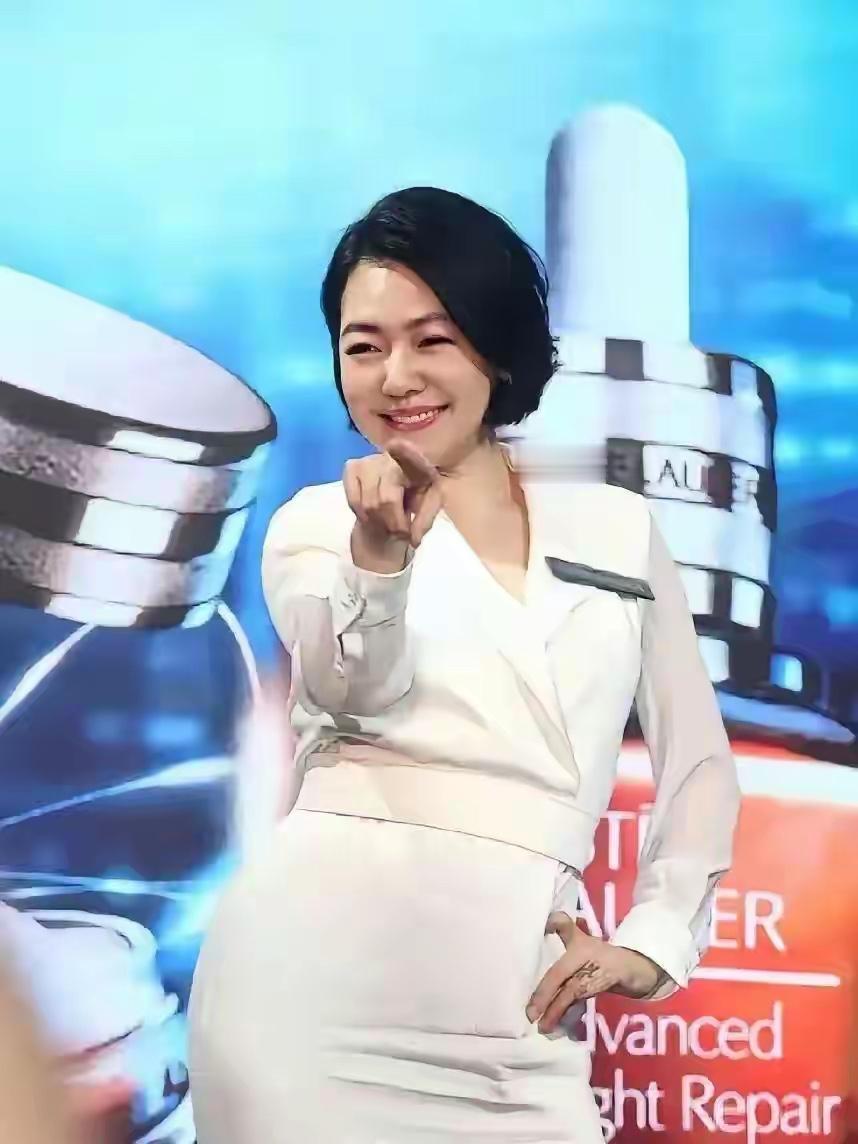 小S这状态可以，超级棒了，努力赚钱就是好。看看她现在能做的事情，就是把工作做好，