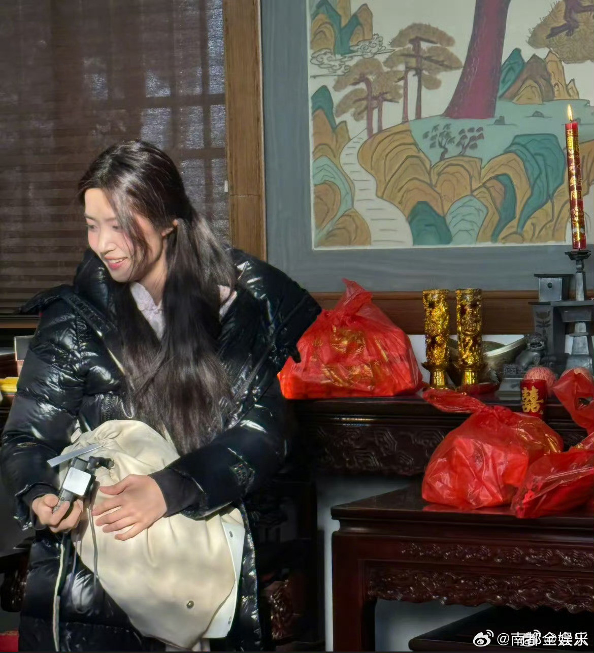 卢昱晓给朋友当伴娘速速来看这个乖巧的噜噜晓！给朋友当伴娘的晓晓，好温柔！淡妆半扎