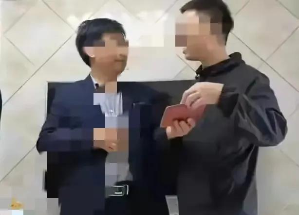 奇怪！老窄的三三证那么容易获得，而且还有米领。很多穿过橄榄绿衣服的人都没有获得