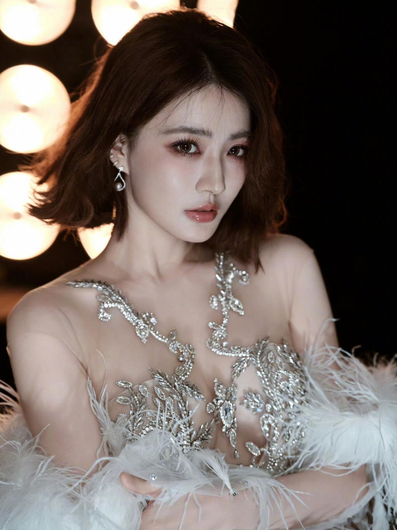 眼底藏星光周身皆光芒😘徐璐