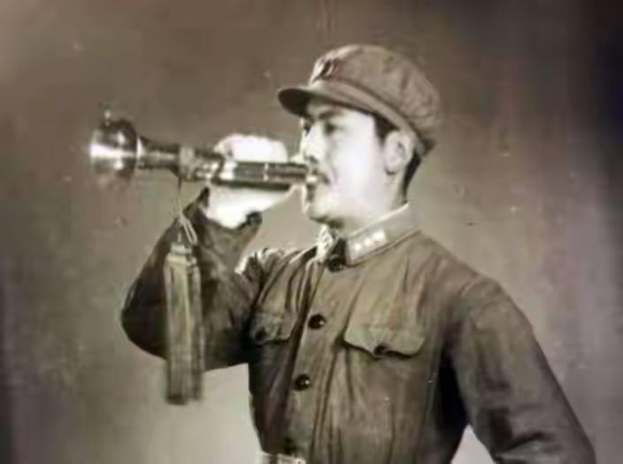 7名志愿军弹尽粮绝，200多英军越逼越近，小战士郑起一个动作立特等功195