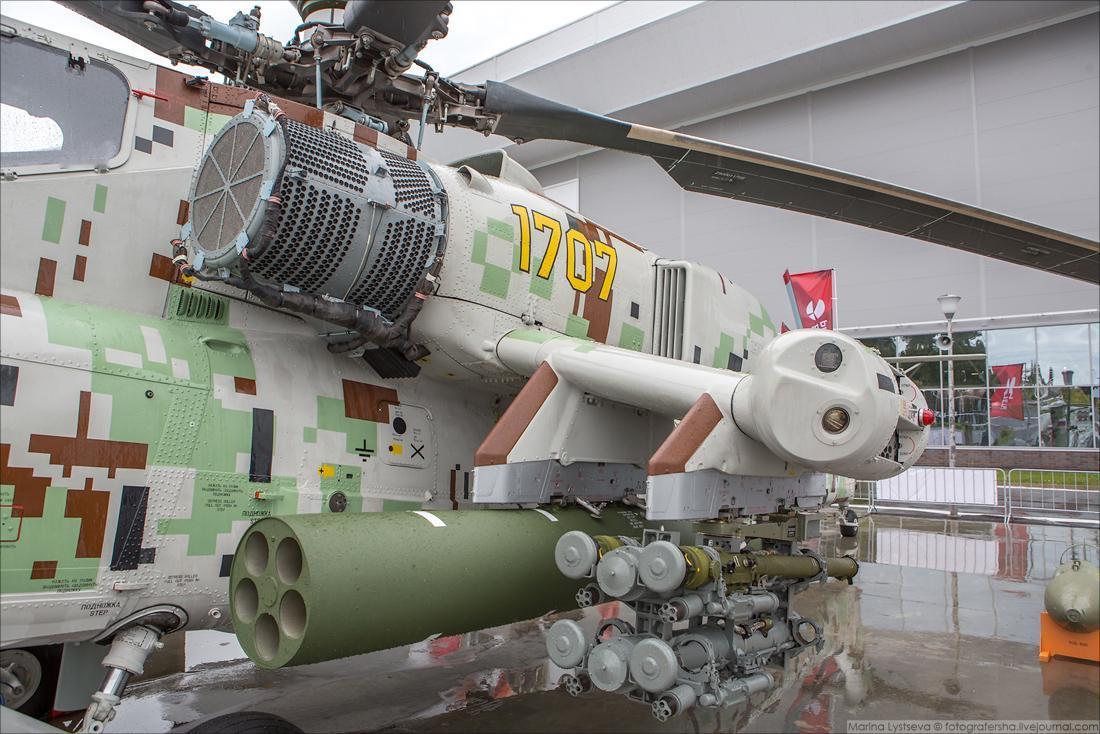 米-28NE攻击直升机配备的多旋风发动机防尘装置。该装置安装在直升机发动机的进气