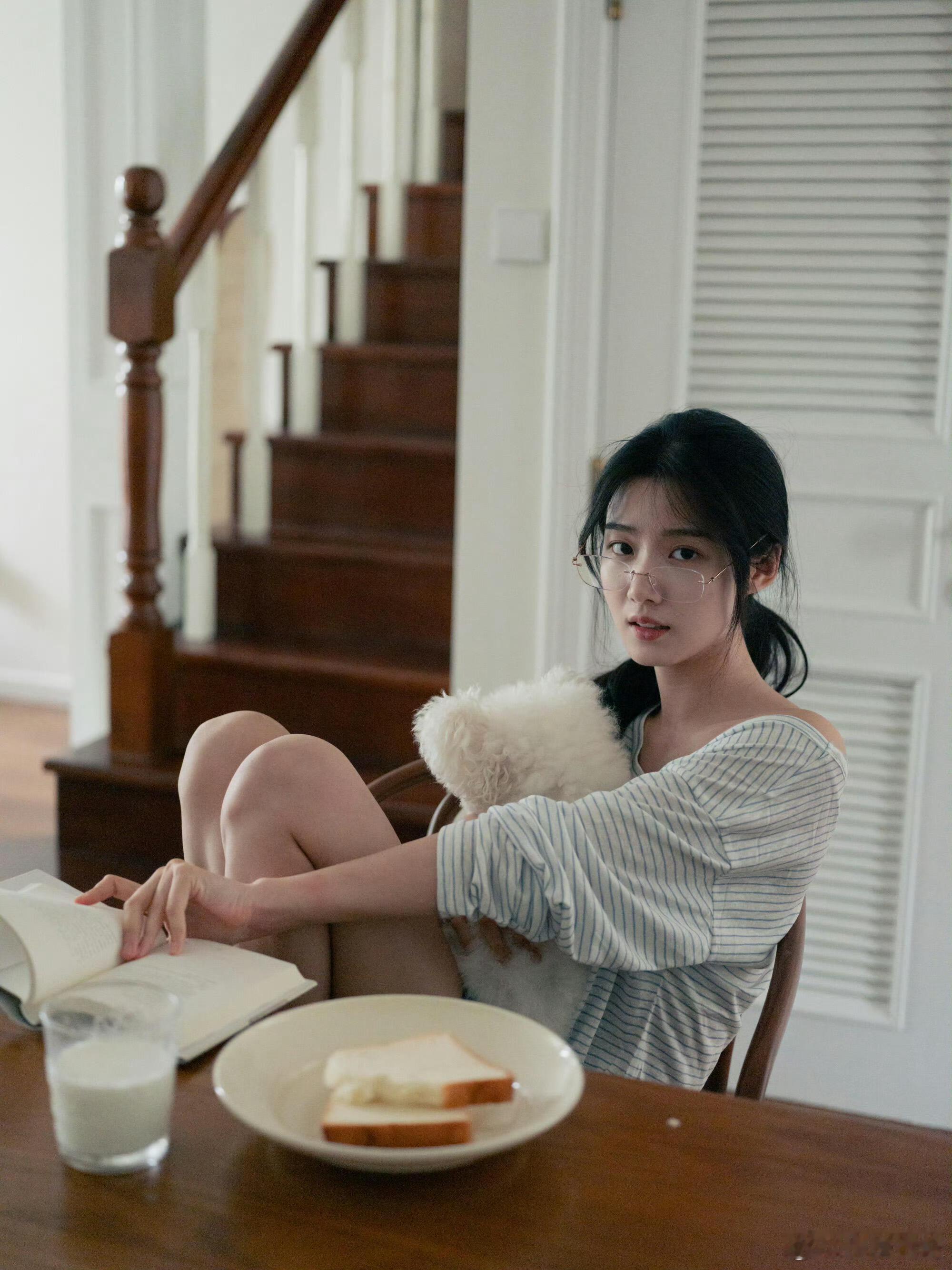 咱就是说，这姐的日常也太治愈了吧！每天看一眼，心情都好到飞起~真的很喜欢卢昱晓呀