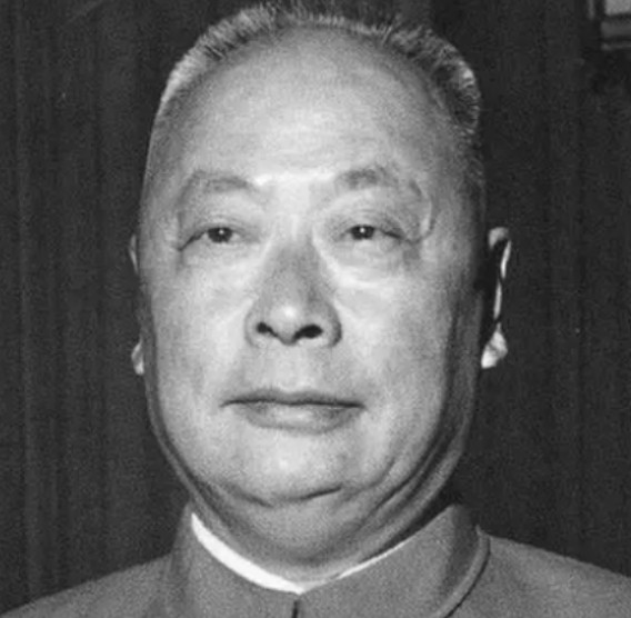 1949年，陈毅到上海一家面馆吃饭，正吃着，一老农走了进来点了一碗阳春面，陈毅见