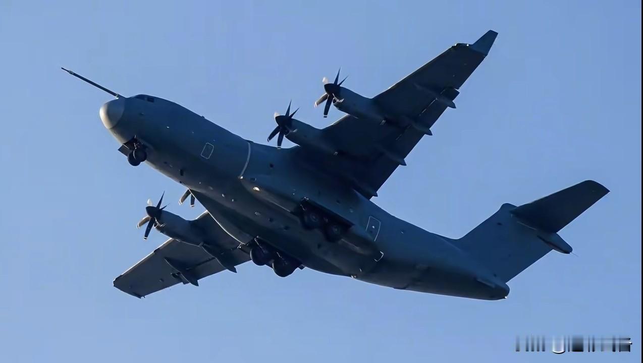 国产中型战术运输机试飞，我军空运体系逐渐完善！长期以来，我国中