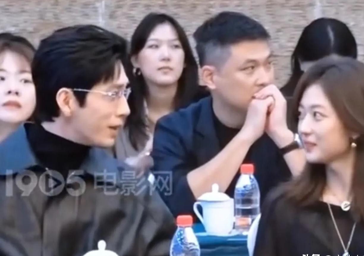 在各种营业全靠剧本和假笑的内娱，孙千和井柏然这场戏外互动，反而让人看得很舒服。《早春晴朗》开研讨会，