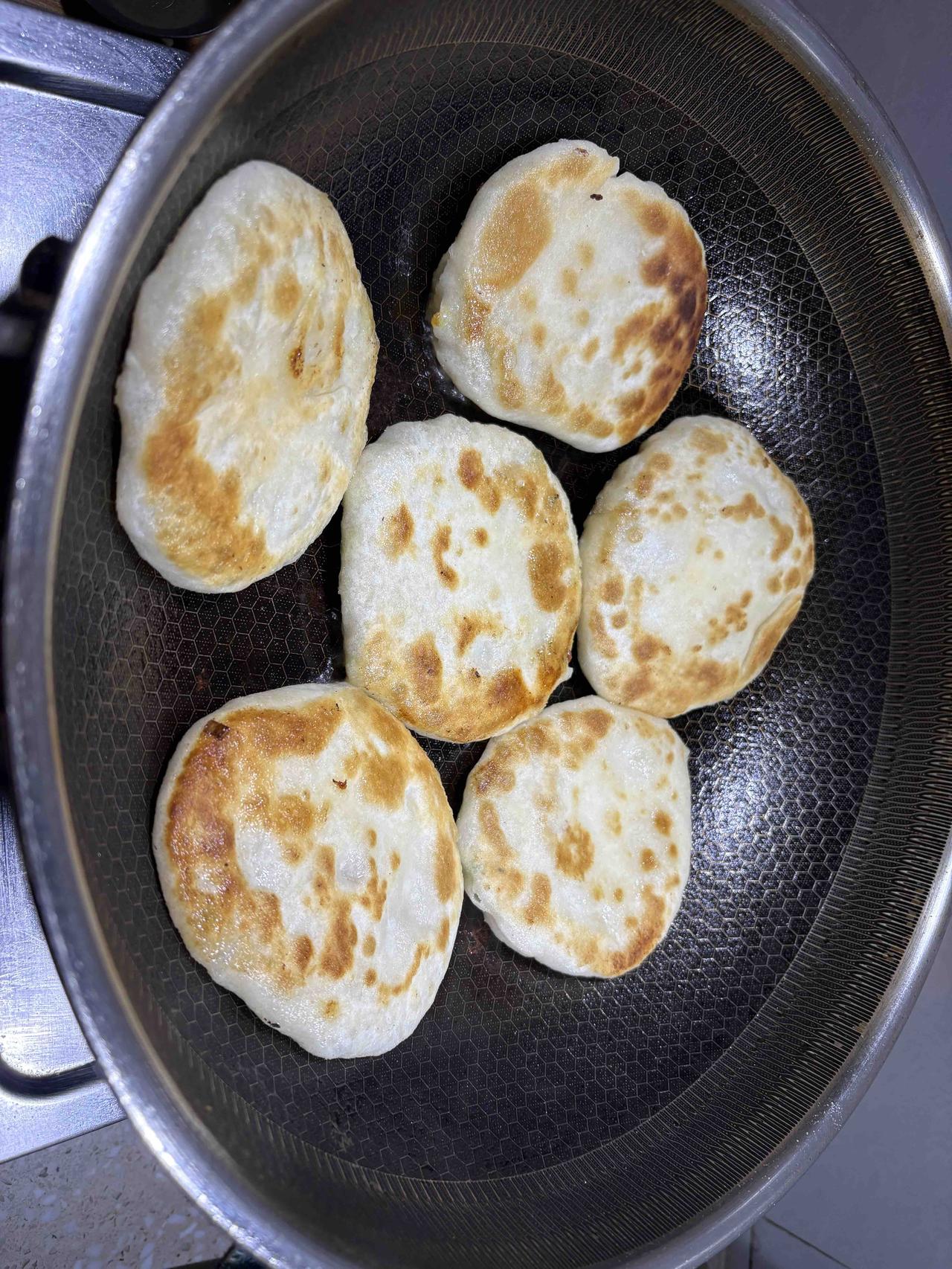 爱自己从好好做饭好好吃饭开始，。今天晚上自己吃饭，今天想吃自己烙的饼了，我这时