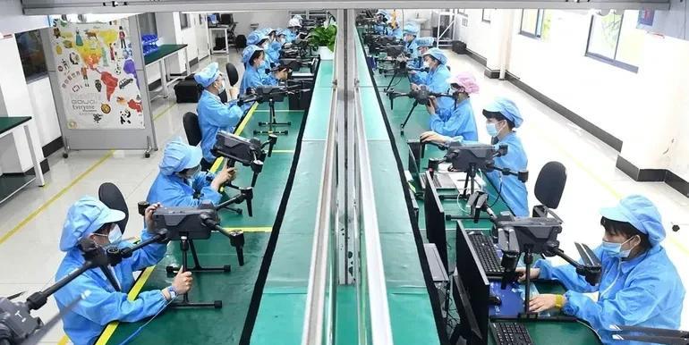 大疆无人机或在美完全受限#洲哥讲时事#2025年8月7日，彭博社消息：占据美