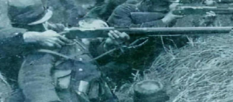 1937年8月的南口战场，重机枪手贾善明盯着战友逐渐冰冷的身体，日军的炮火在耳边