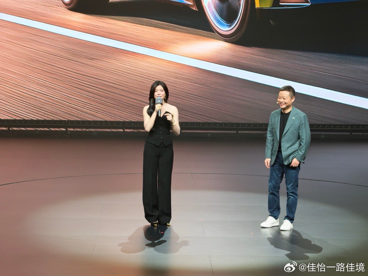 小鹏这一波太太太会了，不同颜色有不同的代言人陈妍希主打色：律动黄朱正廷主打色：星