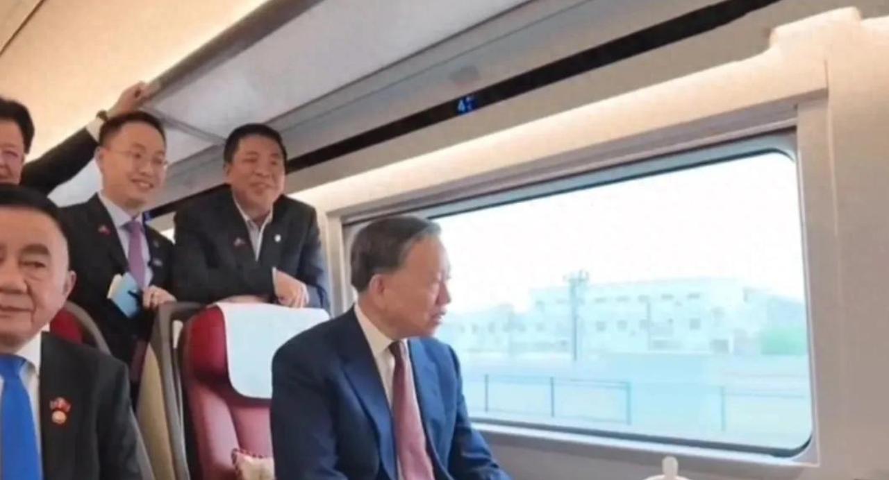 苏林回国后很焦虑：原来我们落后这么多！苏林脸上的表情就没怎么轻松过，回国之后