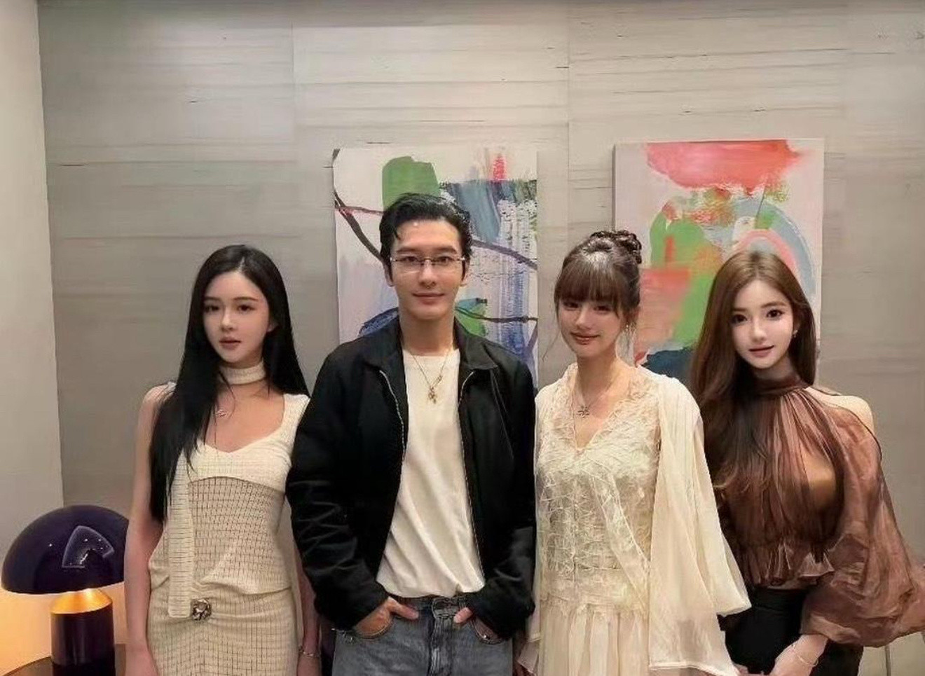黄晓明的审美还真是统一啊，一直喜欢一个类型的女生。