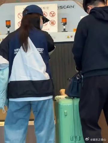 阚清子和老公一同现身机场家人们，今天有个超让人兴奋的消息！阚清子和她老公一同现身