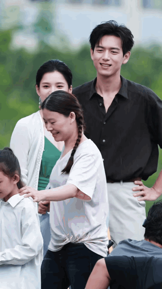 张婧仪和李现合作的新戏，真是让人眼前一亮，他俩这CP感直接拉满！李现那硬