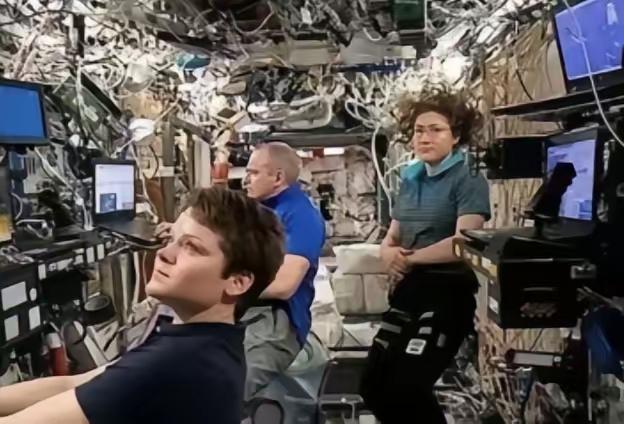 为什么大家都不提中国空间站了？因为没脸提，跟国际空间站差距太大！中国空间站可不是